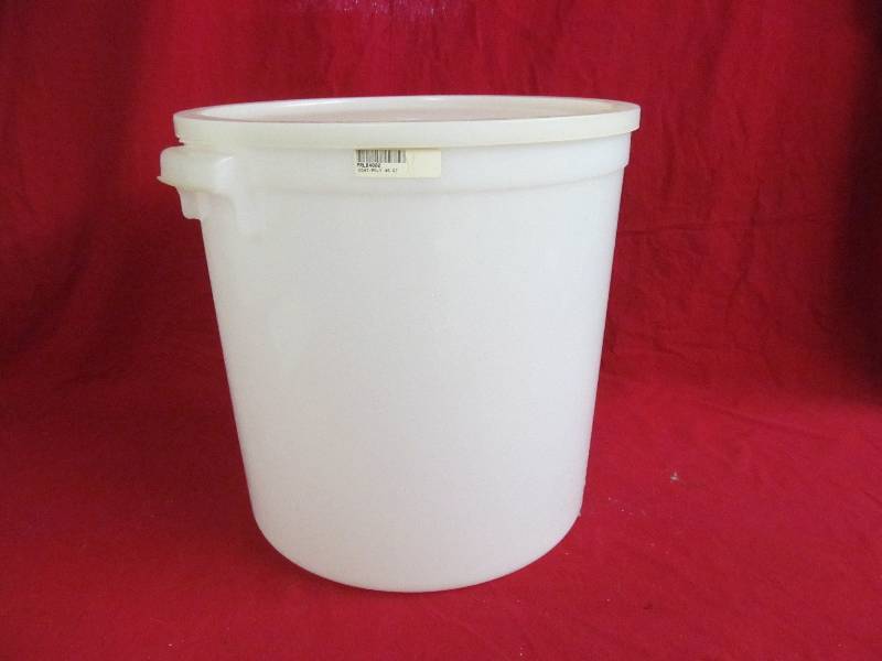 lot 99 image: round container
