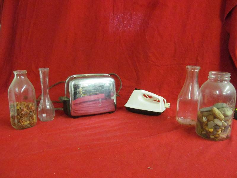 lot 116 image: Toastmaster toaster, Van Wek hand Mixer, jars