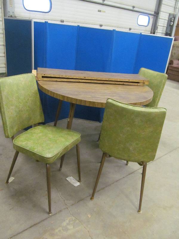 lot 121 image: kitchen table,leaves, chairs