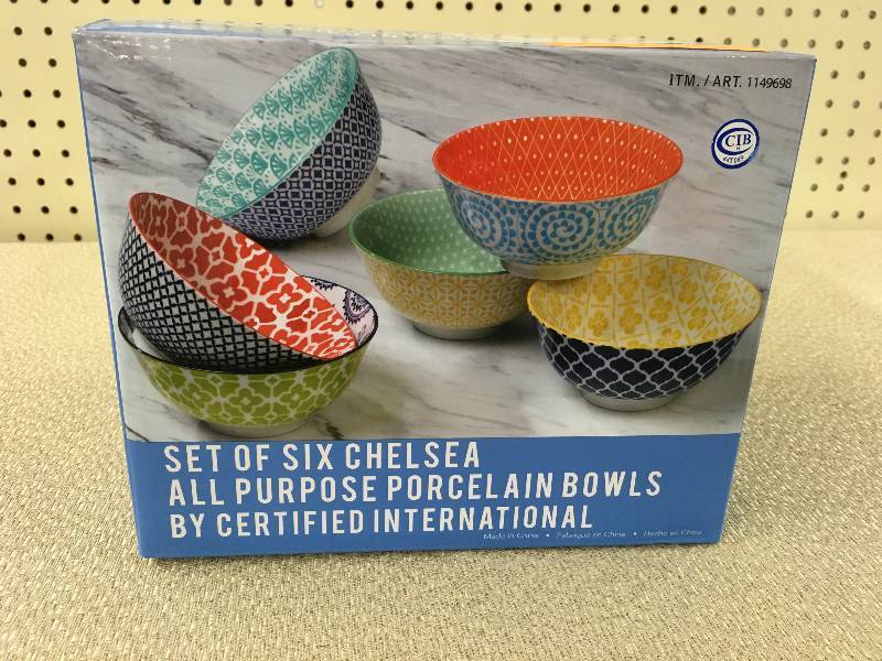 lot 131 image: SET OF 6 PORCELAIN BOWLS