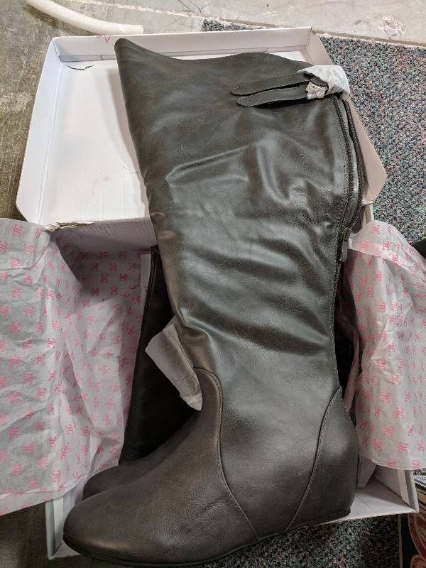 lot 19 image: Journee Collection Womens Angel Over-the-Knee Wide-Calf Boot Gray 9