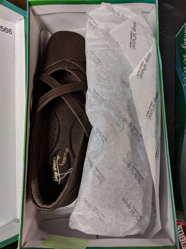 lot 35 image: Easy Street Marcie Slip On - E Brown 7.5