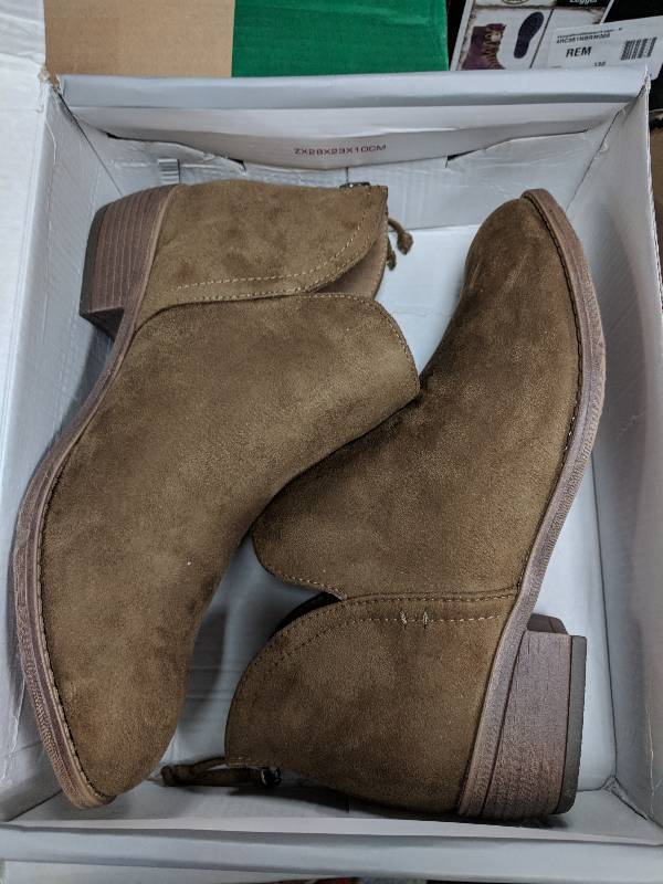 lot 57 image: Easy Street Womens Carson Boot Tan 6.5