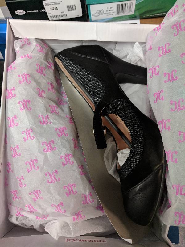 lot 62 image: Journee Collection Womens Siri Pump Black 8.5
