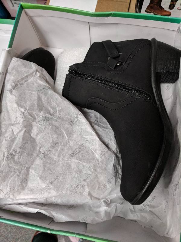 lot 65 image: Easy Street Dawnta Bootie - Medium Matte Black 9
