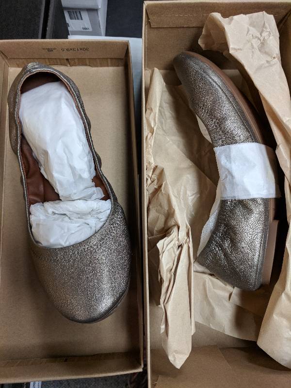 lot 78 image: LuckyBrand Emmie Ballet Flat Gray 8.5