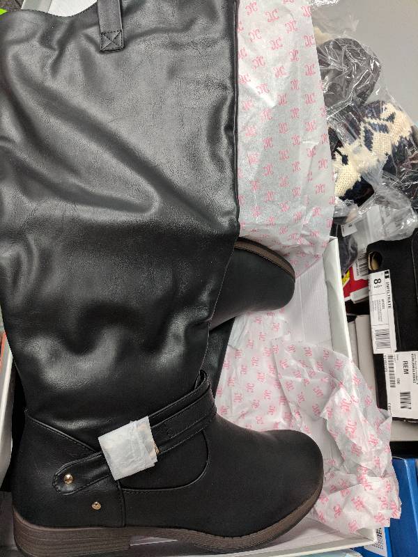 lot 87 image: Journee Collection WM Kai Mid- Black 9