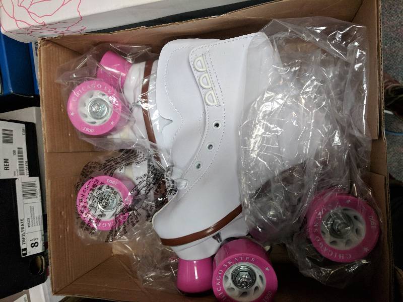 lot 111 image: Chicago Rink Skate Girls Juv 10