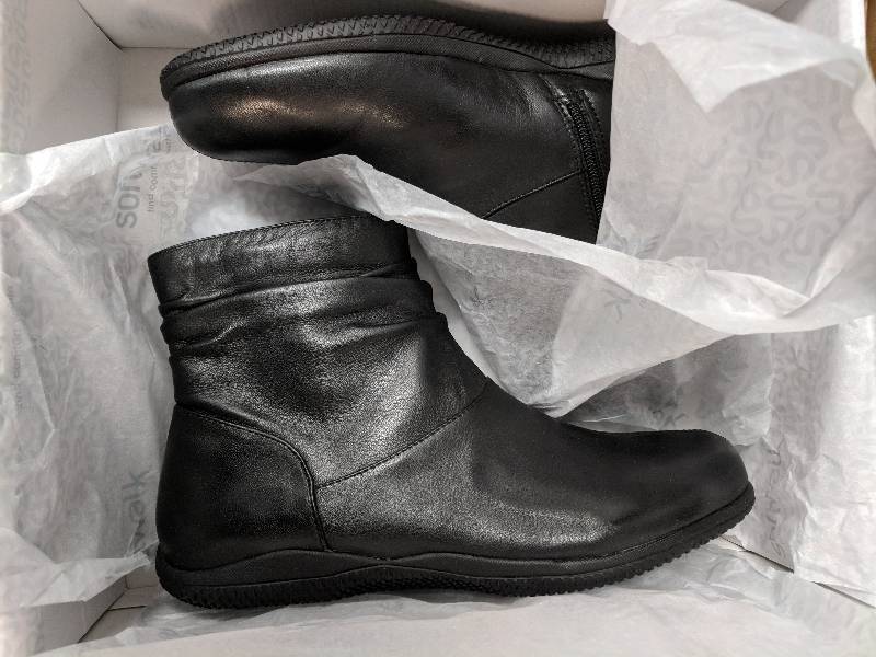 lot 120 image: Softwalk Womens Hanover Boot - Wide Black 9.5