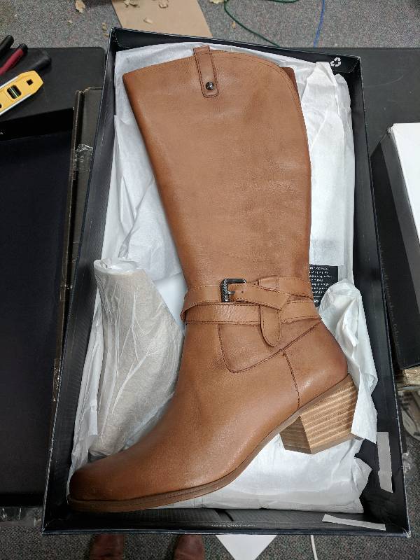 lot 137 image: Naturalizer Womens Dev Boot - Extra Wide Tan 12
