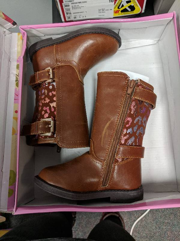 lot 146 image: LAURA ASHLEY GIRL BOOT W LEOP Tan 7