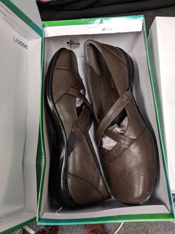 lot 172 image: Easy Street Marcie Slip On - Extra Wide Brown 9