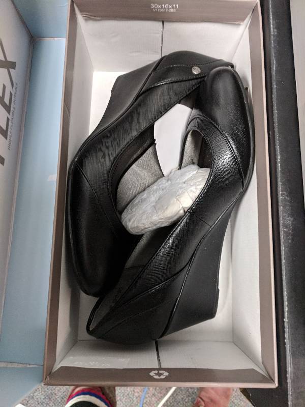 lot 175 image: LifeStride Womens Dreams Wedge Shoe  Wide Black 8.5