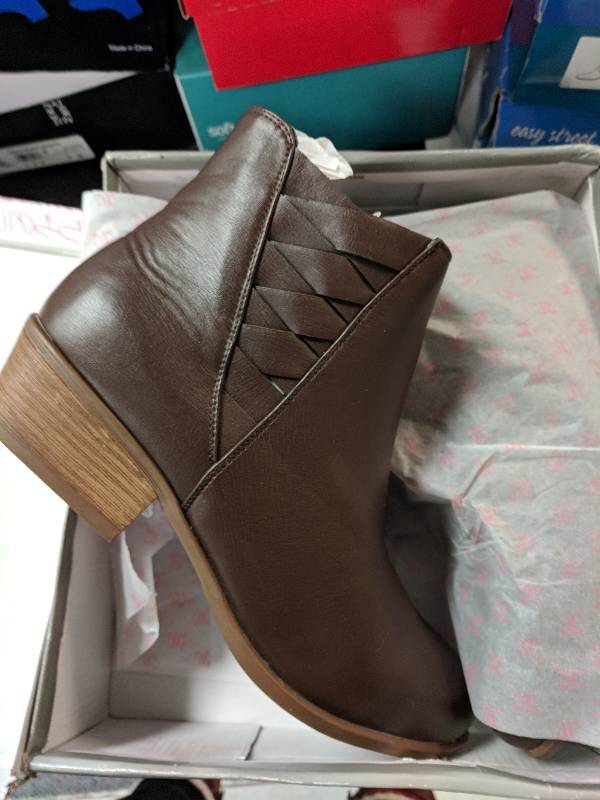 lot 195 image: Journee Collection Womens Estell Ankle Boot Brown 12