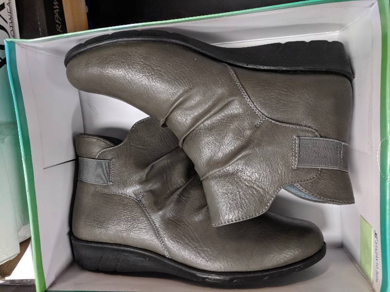 lot 198 image: Easy Street Bounty Bootie - Wide Gray 8.5