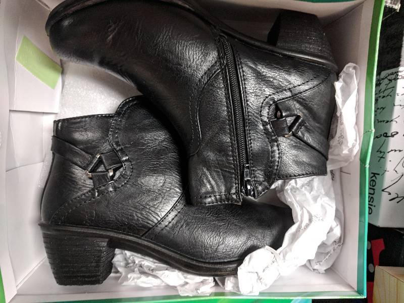lot 199 image: Easy Street Dawnta Bootie - Extra Wide Black 9.5