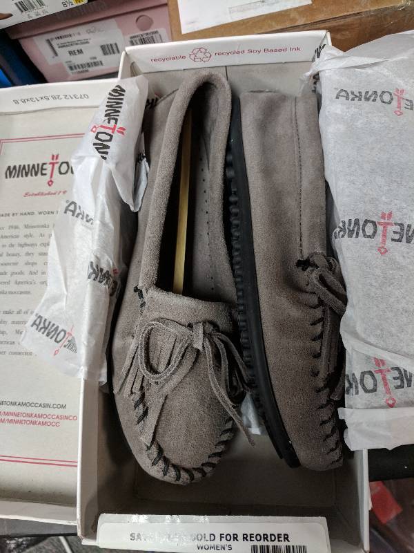 lot 6 image: Minnetonka Womens Kilty Hards Gray 7