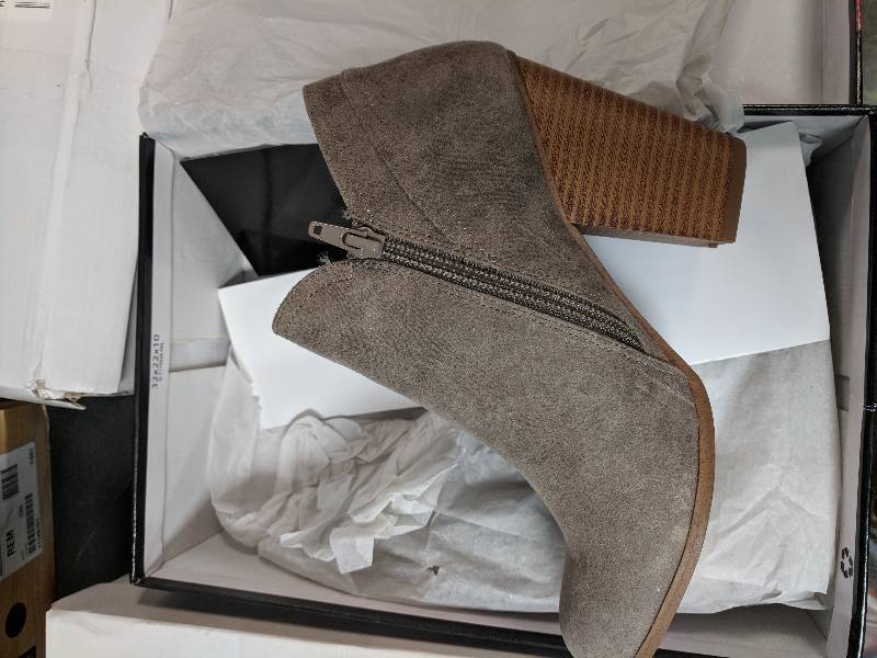 lot 9 image: Fergalicious Womens Panther Ankle Boot DOE 7.5