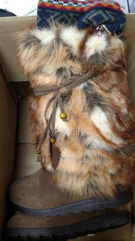 lot 313 image: Muk Luks Womens Leela Boot Dark Brown 10