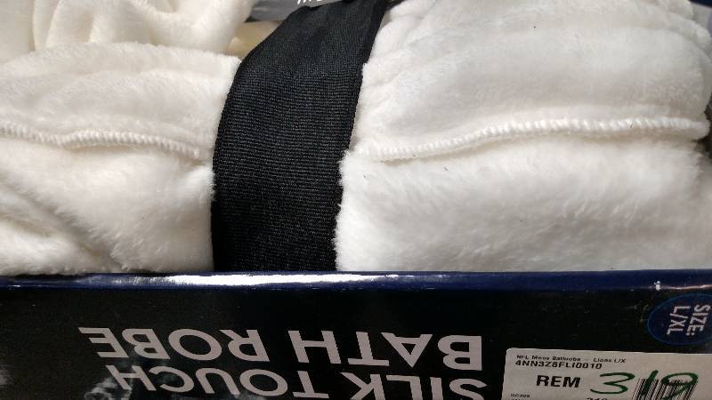 lot 319 image: NFL Mens Bathrobe - Lions, LX Lions