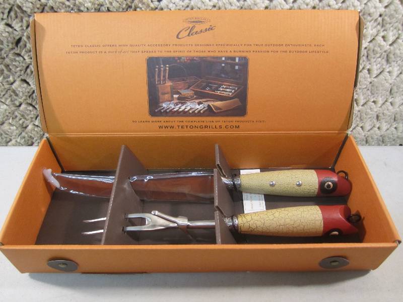 lot 196 image: Teton Grill Classic Fishing Lure Ca...