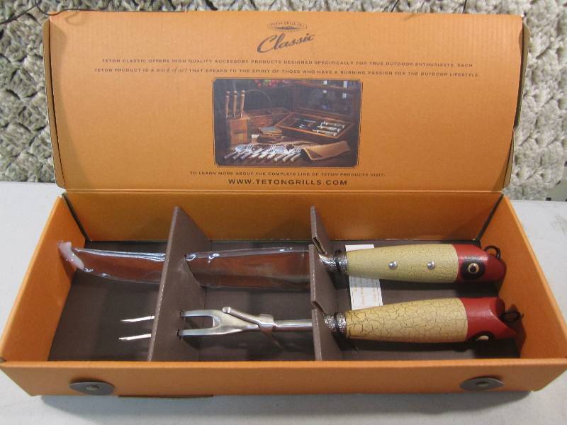 lot 197 image: Teton Grill Classic Fishing Lure Ca...