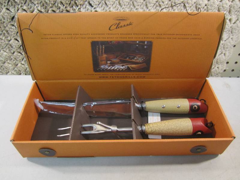 lot 198 image: Teton Grill Classic Fishing Lure Ca...