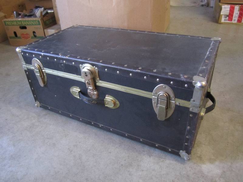 lot 199 image: Seward Storage Trunk with Wheels 12...