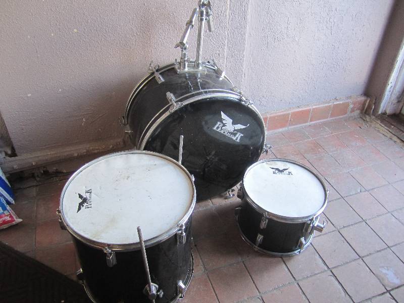 lot 203 image: Partial Drum Set 22 Kick Drum, 16...