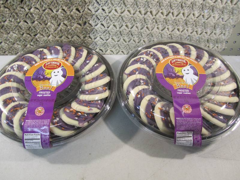 lot 211 image: Lot of 2 Packs of 19 Frosted Sugar ...