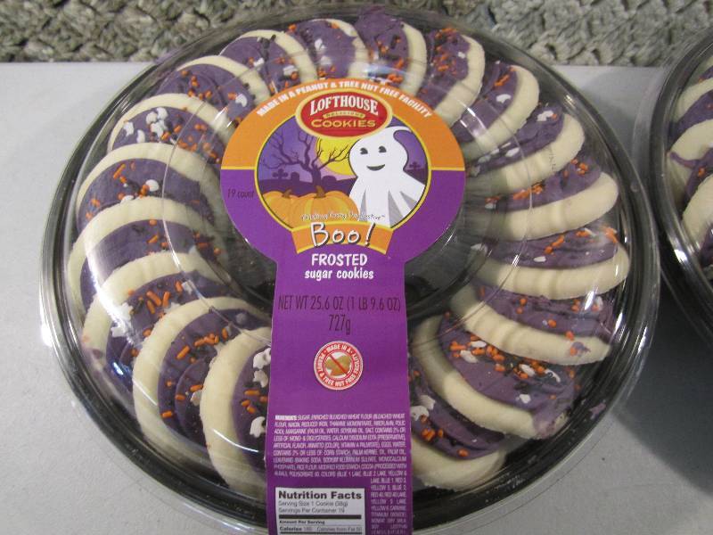 lot 214 image: Lot of 2 Packs of 19 Frosted Sugar ...