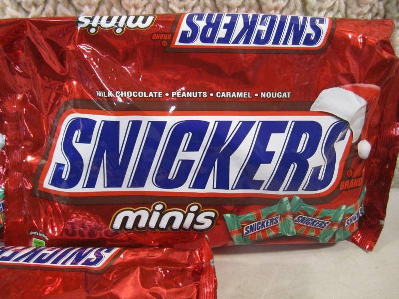 lot 230 image: Lot of 3 Bags of Snickers Minis Bes...