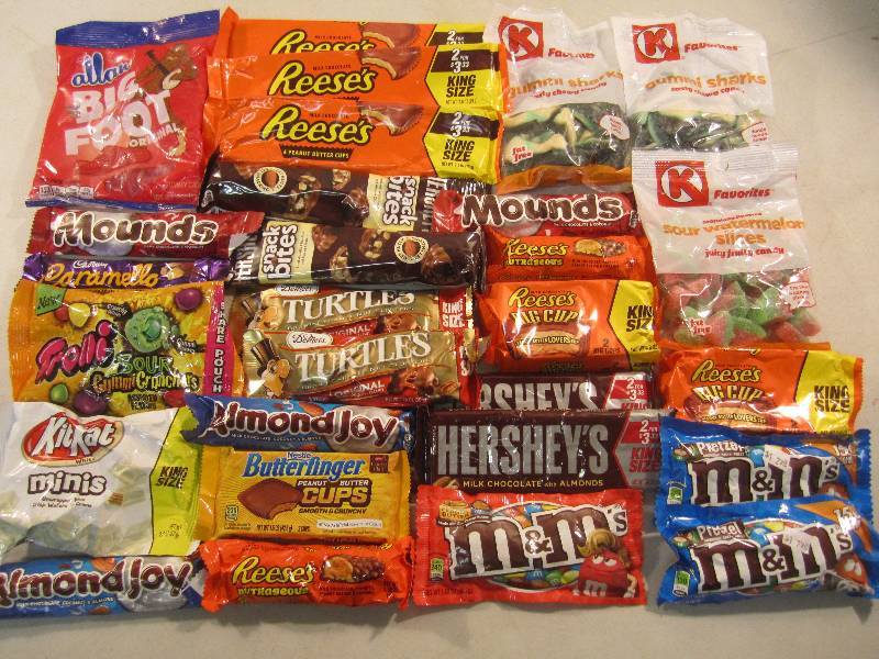 lot 242 image: Mixed Lot of Misc Candy Etc. Lots v...
