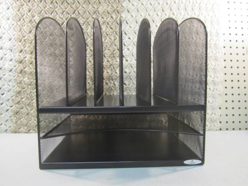 lot 45 image: Large Metal Wire Mesh Organzer 11.2...