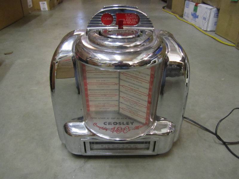 lot 51 image: Crosley Collectors Edition Jukebox ...