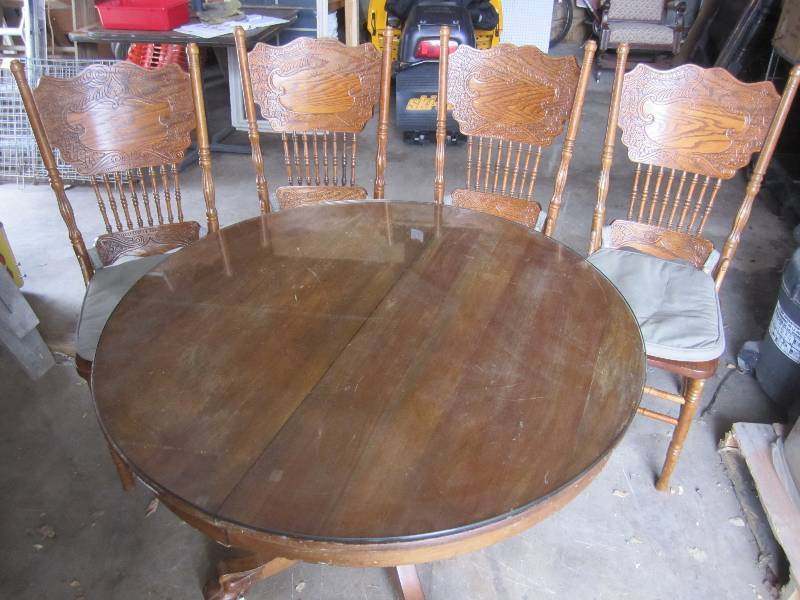 lot 55 image: Vintage Solid Wood 42 Round Table ...