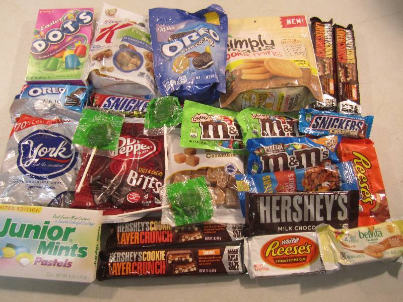 lot 77 image: Mixed Lot of Misc Candy Etc (candy ...