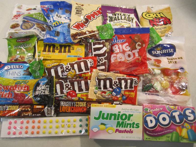 lot 79 image: Mixed Lot of Misc Candy Etc (candy ...