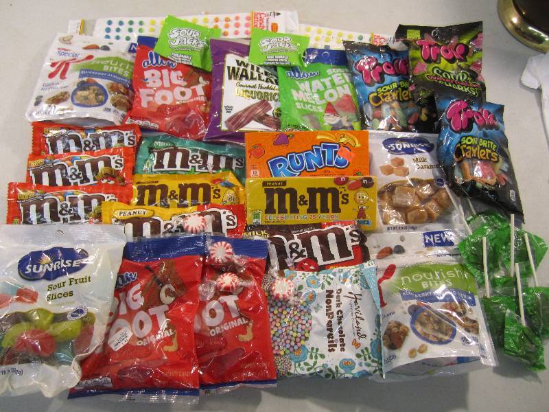 lot 80 image: Mixed Lot of Misc Candy Etc (candy ...
