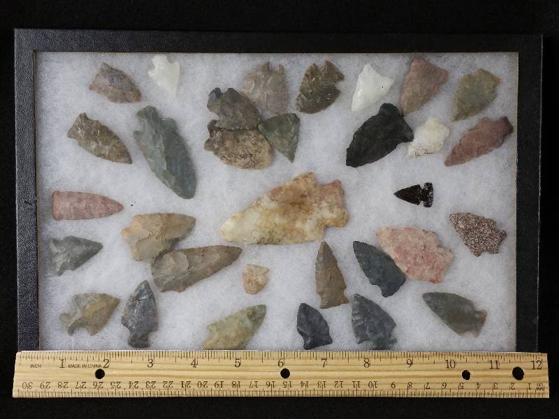 lot 13 image: (32) Various Native American Arrowheads