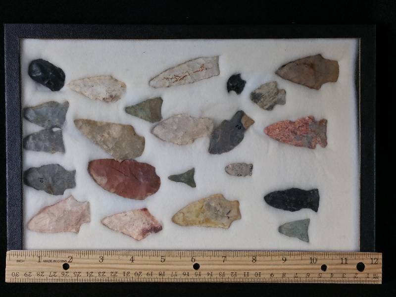 lot 14 image: (22) Various Native American Arrowheads