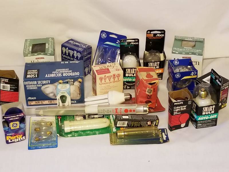 LOT OF LIGHT BULBS