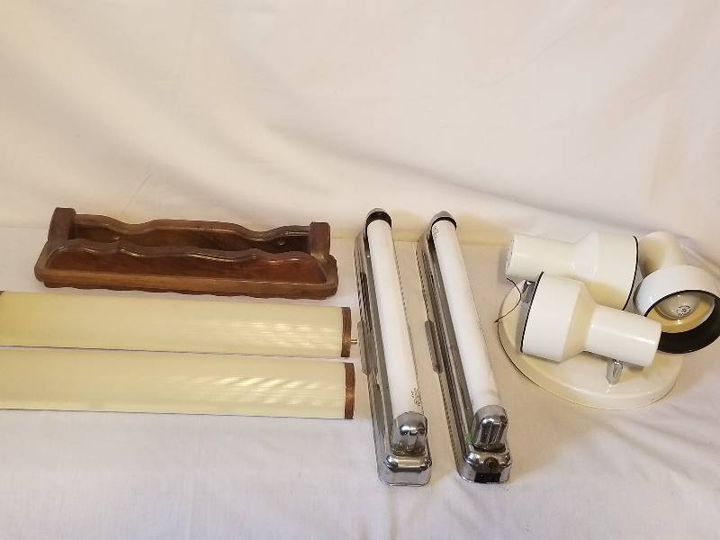 VANITY LAMPLIGHTS AND SAFETY GRAB BARS