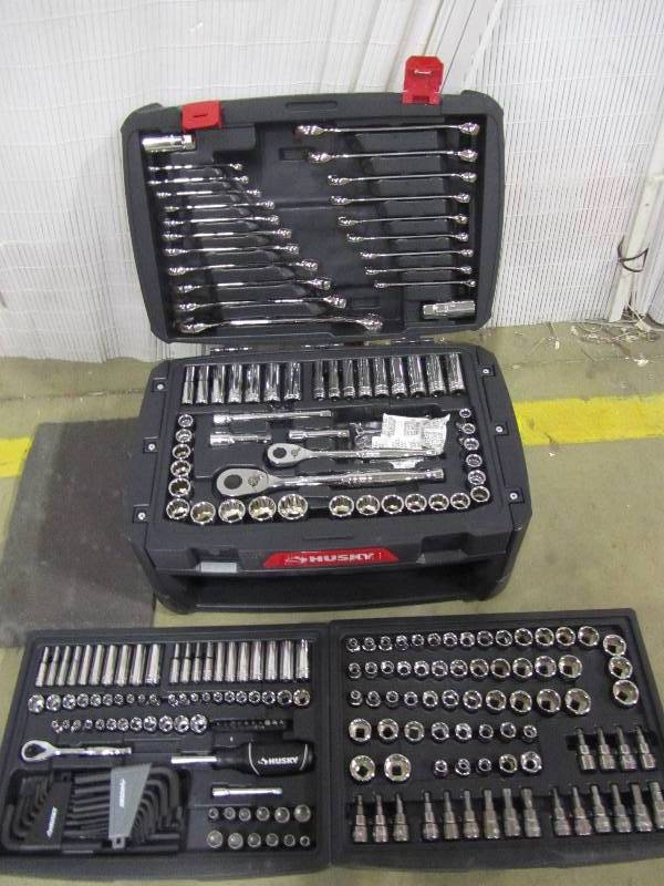 lot 8 image: Husky Mechanics Tool Set Kit