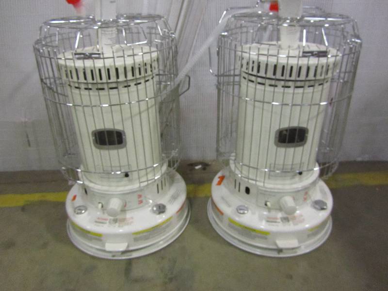 lot 33 image: DuraHeat 23,800 BTU Indoor Kerosene Portable Heater (x2)