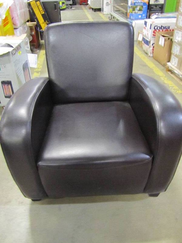 lot 49 image: Classic Bonded Leather Club Chair in Dark Brown