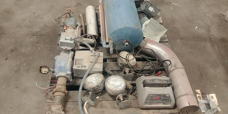 Truck tanks and manifold