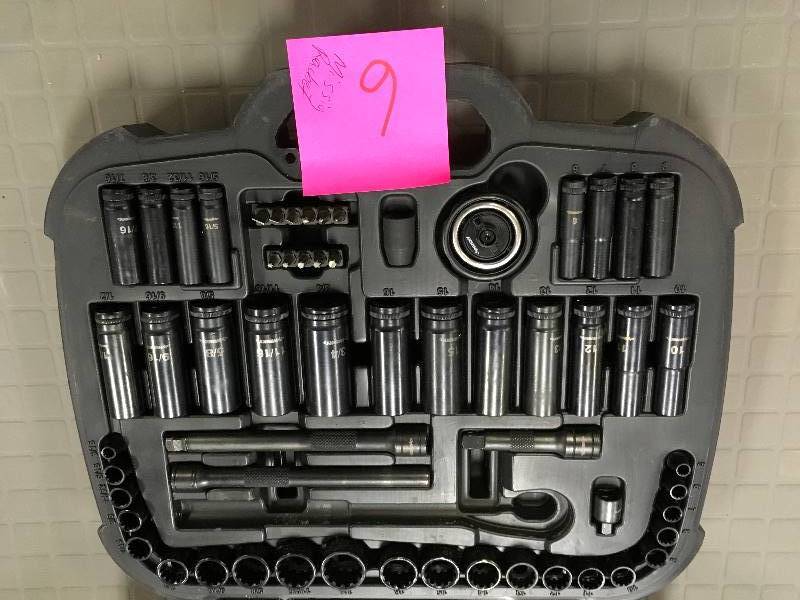 lot 6 image: Husky 60-Piece 1in. and 38 in. Drive Universal Mechanics Tool Set missing pc in like New conditions