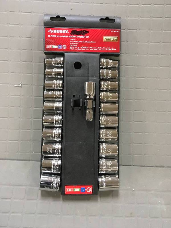 lot 22 image: Husky 22-Piece 12 in. Drive Socket Wrench Set