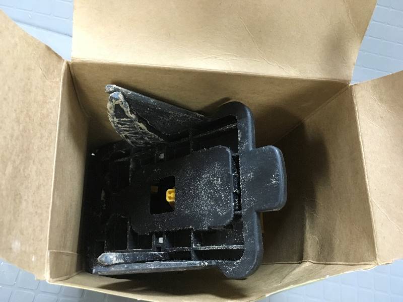 lot 39 image: Tomcat Mole Trap